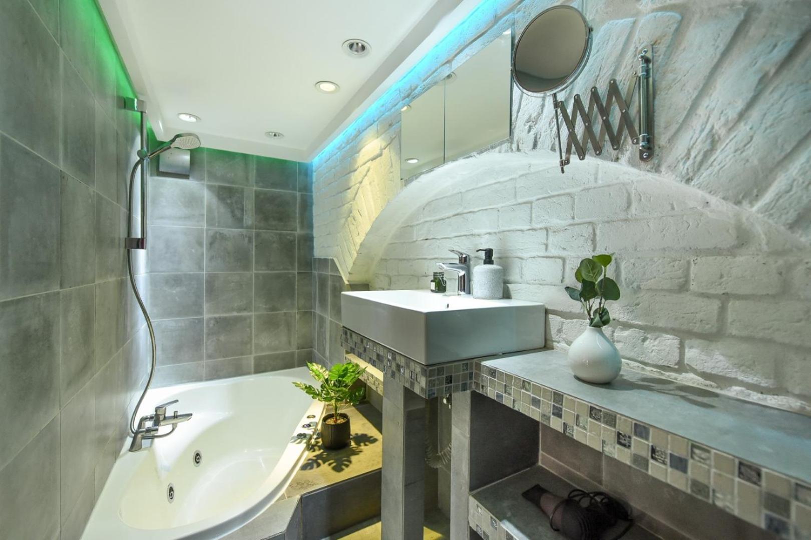 Central Comfort - Duplex-Style Studios On Regina Elisabeta Bukarest Kültér fotó